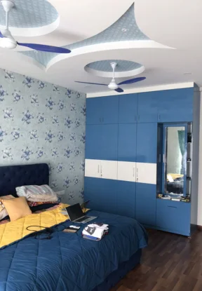 An innovative, bedroom combined with a ventilation system and blue and white home furnishings.
