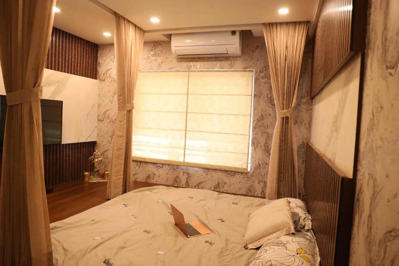 Canopy bedroom interior